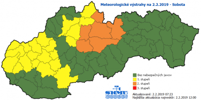 SHMÚ varuje pred vetrom v nížinách i na horách