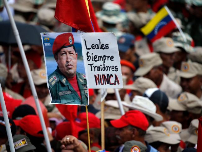 Venezuela: Podľa generála Yáňeza je 90 % príslušníkov armády proti Madurovi