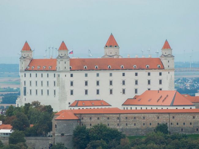 Keď sa pred 100 rokmi stala Bratislava hlavným mesto, strieľalo sa