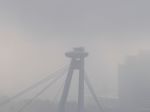 Meteorológovia varujú miestami pred silným vetrom a hmlou