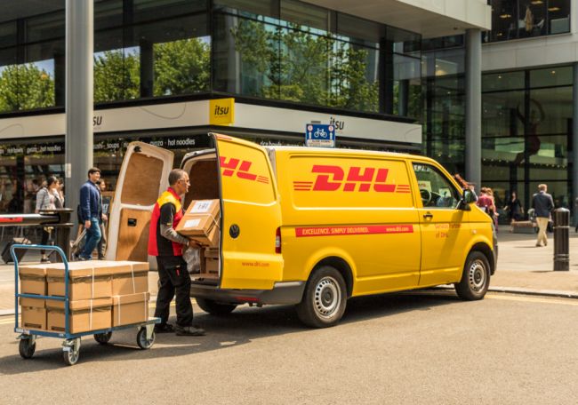 DHL prijíma stovky ľudí v Británii, aby zvládla colné procedúry