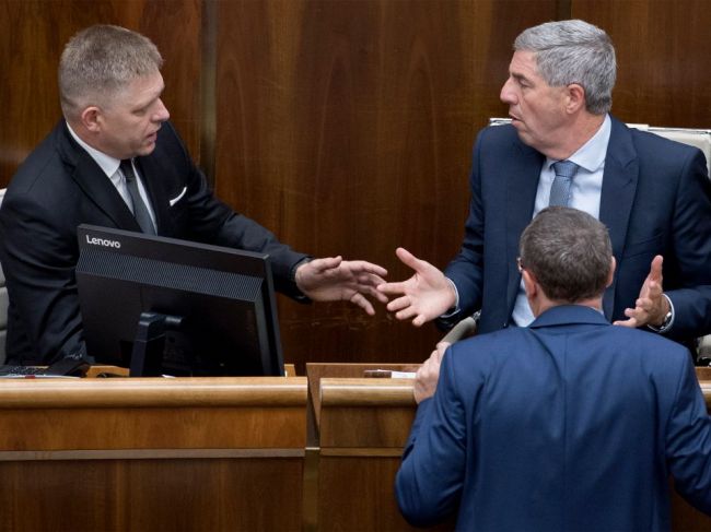Bugár si nemyslí, že by pre situáciu okolo voľby mala padnúť vláda