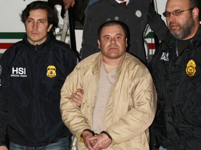 Porota uznala narkobaróna Guzmána za vinného, hrozí mu doživotie
