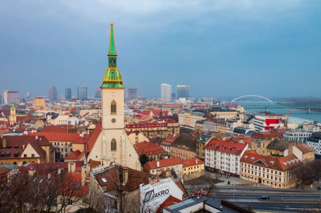 Predpoveď počasia: V utorok ostanú teploty vysoko nad nulou. Aké bude maximum?