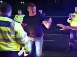 Video: Politik napadol policajta, nebol to však “náš človek”