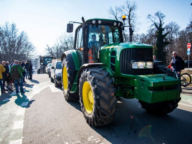 Nespokojní farmári prišli do Bratislavy rokovať o stave v agrorezorte