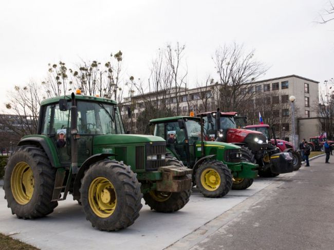 Štefanec: Stretnutie premiéra s farmármi by sa neuskutočnilo bez tlaku EÚ