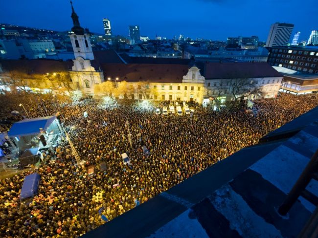 Foto: Nezabudneme a neodchádzame, nieslo sa Námestím SNP v Bratislave