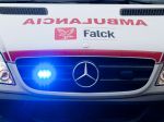 Na jednej z košických križovatiek došlo k zrážke záchranky a električky