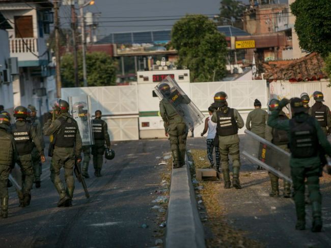 Európska únia vyzvala svet, aby zabránil vojenskému zásahu vo Venezuele