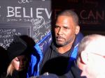 Spevák R. Kelly nepriznal vinu zo sexuálneho obťažovania