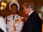 Trump priletel na summit do Hanoja