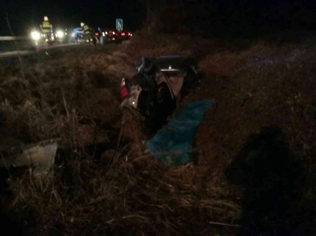 Čelná zrážka dvoch vozidiel si vyžiadala dva ľudské životy