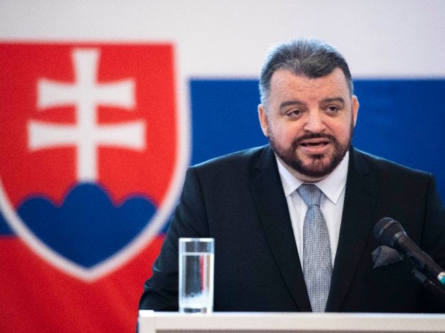 Chmelár: SR potrebuje prezidenta, ktorý zabezpečí štátu mierovú budúcnosť