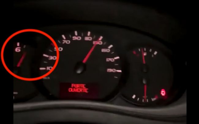 VIDEO: Čo sa stane, keď v aute pri 150 km/h zaradíte dvojku?