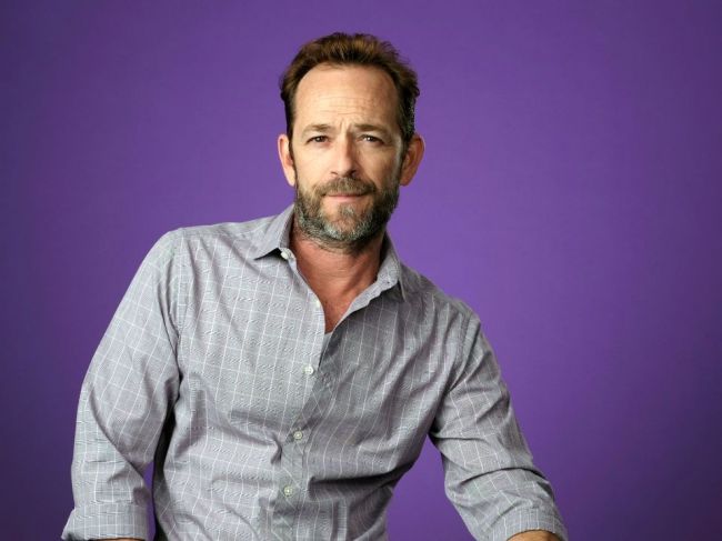 Vo veku 52 rokov zomrel herec Luke Perry, známy zo seriálu Beverly Hills 90210