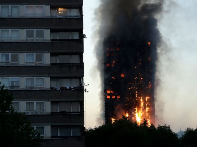 Obvinenia v súvislosti s požiarom v Grenfell Tower najskôr v roku 2021