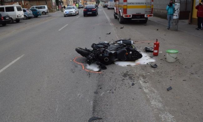 Polícia objasňuje nehodu v Tornali, pri ktorej vodič zrazil motorkára a ušiel