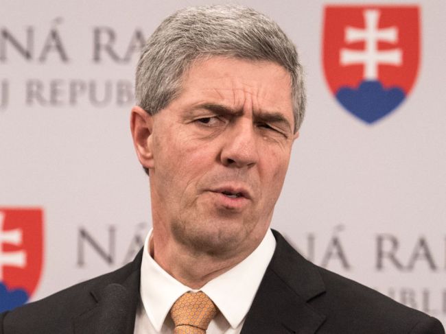 Most-Híd nerozumie obratu postoja SNS k financovaniu ozbrojených síl