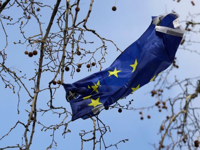 Taliansko môže hlasovať proti odkladu brexitu, tvrdí nemecký europoslanec