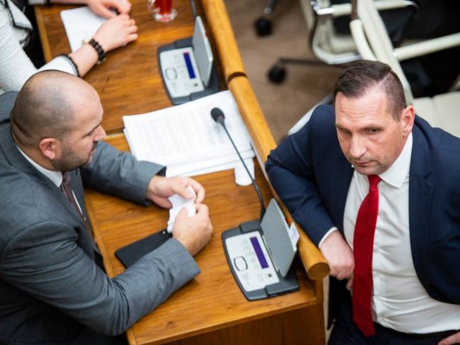 Sme rodina chce poslancom vziať možnosť zdržať sa pri hlasovaní o zákone