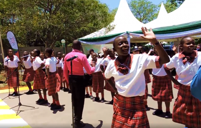Video: Slovenská ľudovka v Keni - Takto deti zaspievali Tancuj, tancuj, vykrúcaj