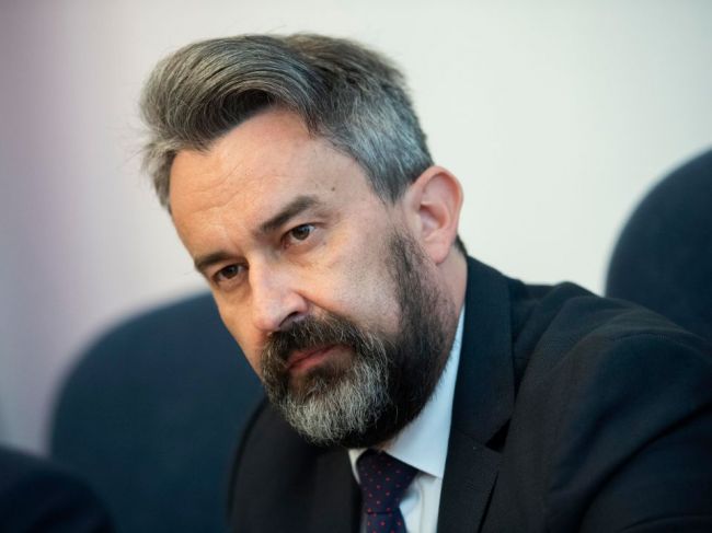 René Vanek, ktorý komunikoval s Alenou Zsuzsovou, sa vzdal funkcie prokurátora