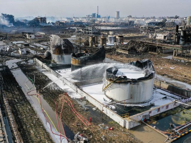 Počet obetí po výbuchu v chemickej továrni stúpol na 62
