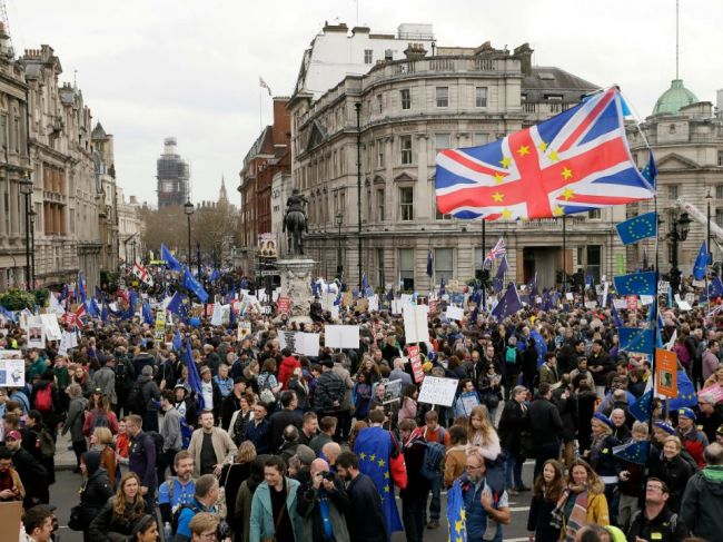 Šéf inštitútu Ifo Clemens Fuest navrhuje posunúť termín brexitu o dva roky