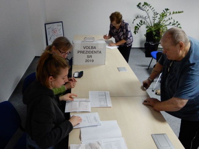 Výsledok je vyvrcholením vzbury občianskej spoločnosti, tvrdí politológ