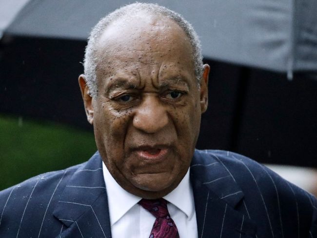 Bill Cosby urovnal žalobu za očierňovanie, ktorú naňho podalo sedem žien