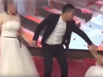 Video: Expriateľka vtrhla na svadbu oblečená v svadobných šatách. Ženích si musel vybrať