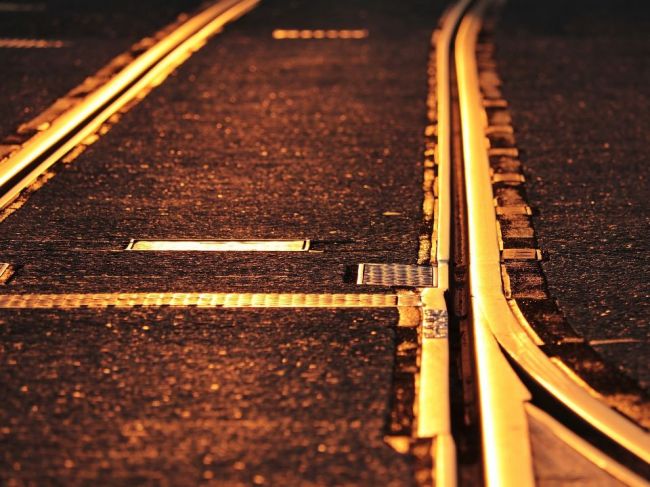 Tínedžerku znásilnil vo vlaku 34-ročný muž
