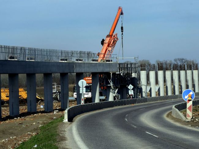 Ministerstvo tvrdí, že nemá právo zastaviť práce na stavbe D4 a R7
