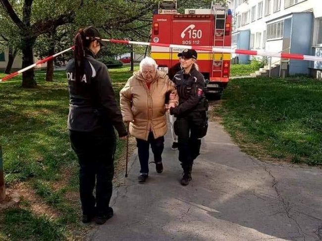 Polícia zasahovala v Košiciach, pre podozrivý predmet evakuovali panelák