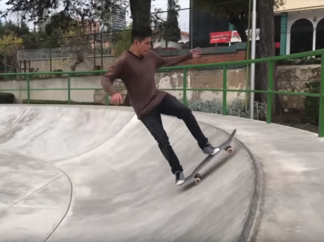 Video: Mladík utrpel hrozivý úraz na skateboarde, v ruke mu ostali zuby