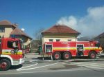 Hasiči zasahujú pri požiari rodinného domu v Liptovskom Mikuláši