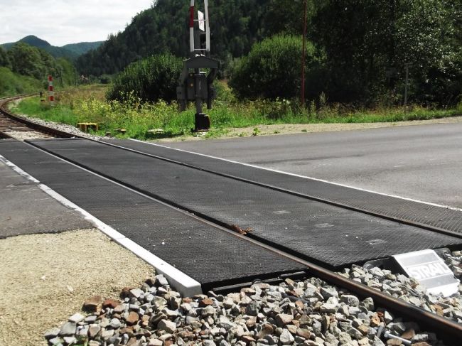 Vo vozidle, ktoré sa v Snine zrazilo s vlakom, boli piati mladí ľudia
