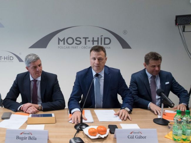 Most-Híd novelu zákona o štátnych symboloch nepodporí, pripraví jeho úpravu
