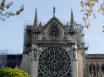 Časť konštrukcie katedrály Notre-Dame rozoberú pre riziko ďalšieho poškodenia