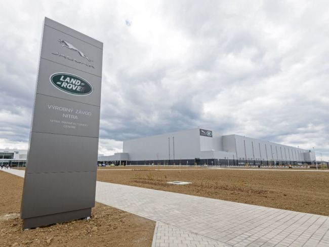 Automobilku Jaguar Land Rover evakuovali, neznámy muž nahlásil bombu