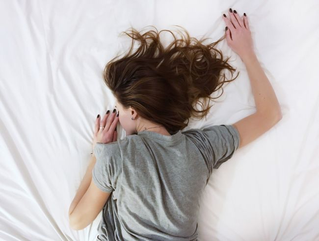 Chrápanie, dĺžka spánku a alkohol: Štúdia definitívne vyvrátila 3 bežné mýty o spánku