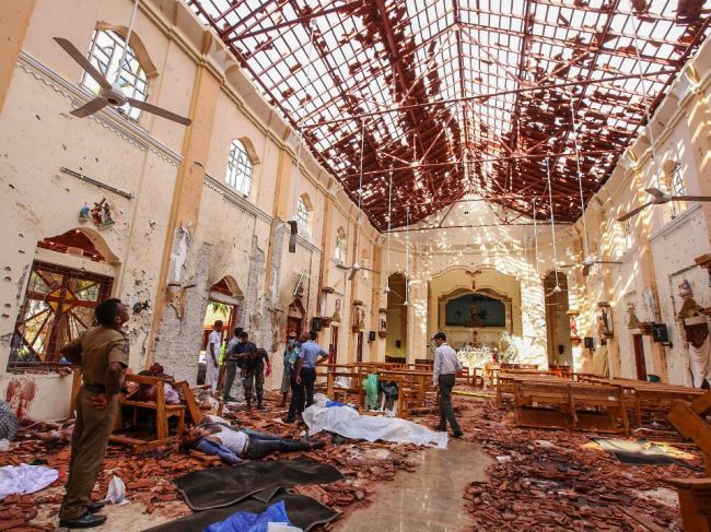 Počet obetí bombových útokov na Srí Lanke sa zvýšil na 290 mŕtvych