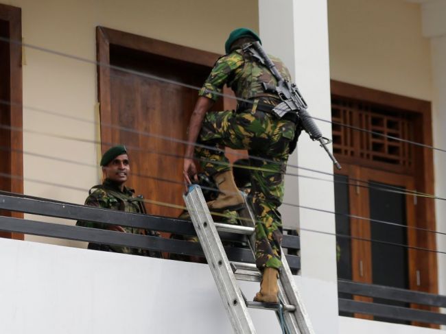 Srí Lanka: Polícia objavila ďalšiu bombovú nálož a detonátory