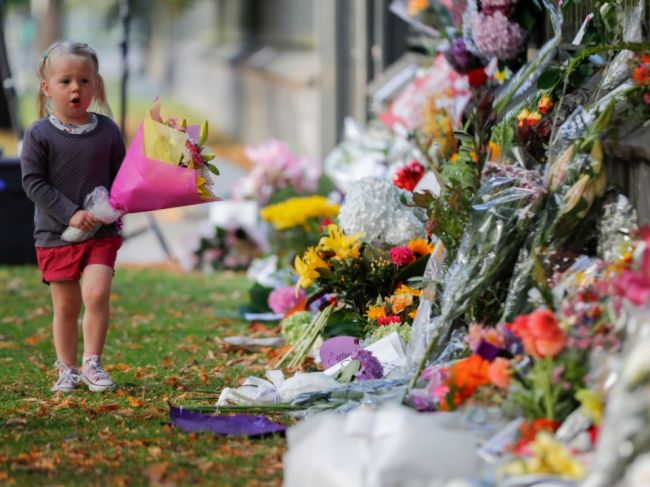 Vláda Nového Zélandu ponúkne rodinám obetí útoku v meste Christchurch trvalý pobyt