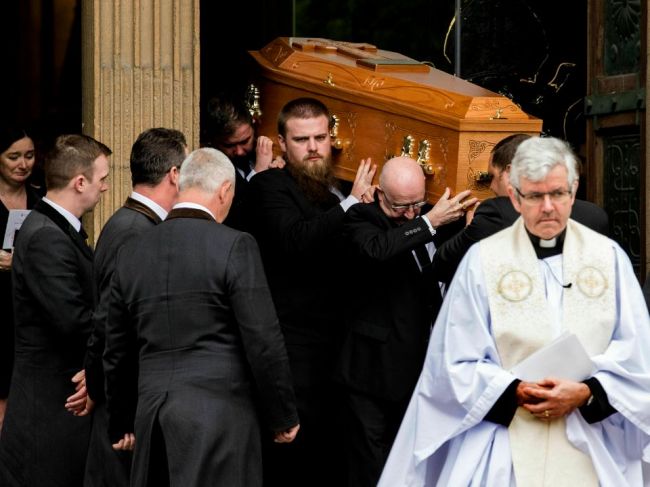 Na pohreb zavraždenej novinárky prišli britskí aj írski lídri