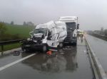 Hromadné nehody uzavreli diaľnicu D1 z Prahy do Brna