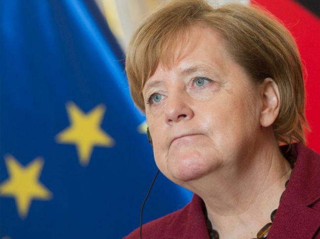 Merkelová zdôraznila reštriktívny postoj Nemecka k dodávkam zbraní do Sahelu