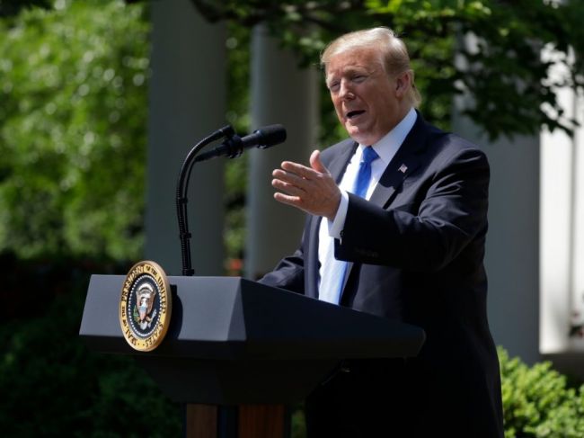 Trump vyzval po streľbe v synagóge na boj proti antisemitizmu "zo všetkých síl"