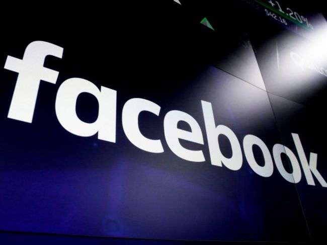Facebook zablokoval účty troch prívržencov krajnej pravice